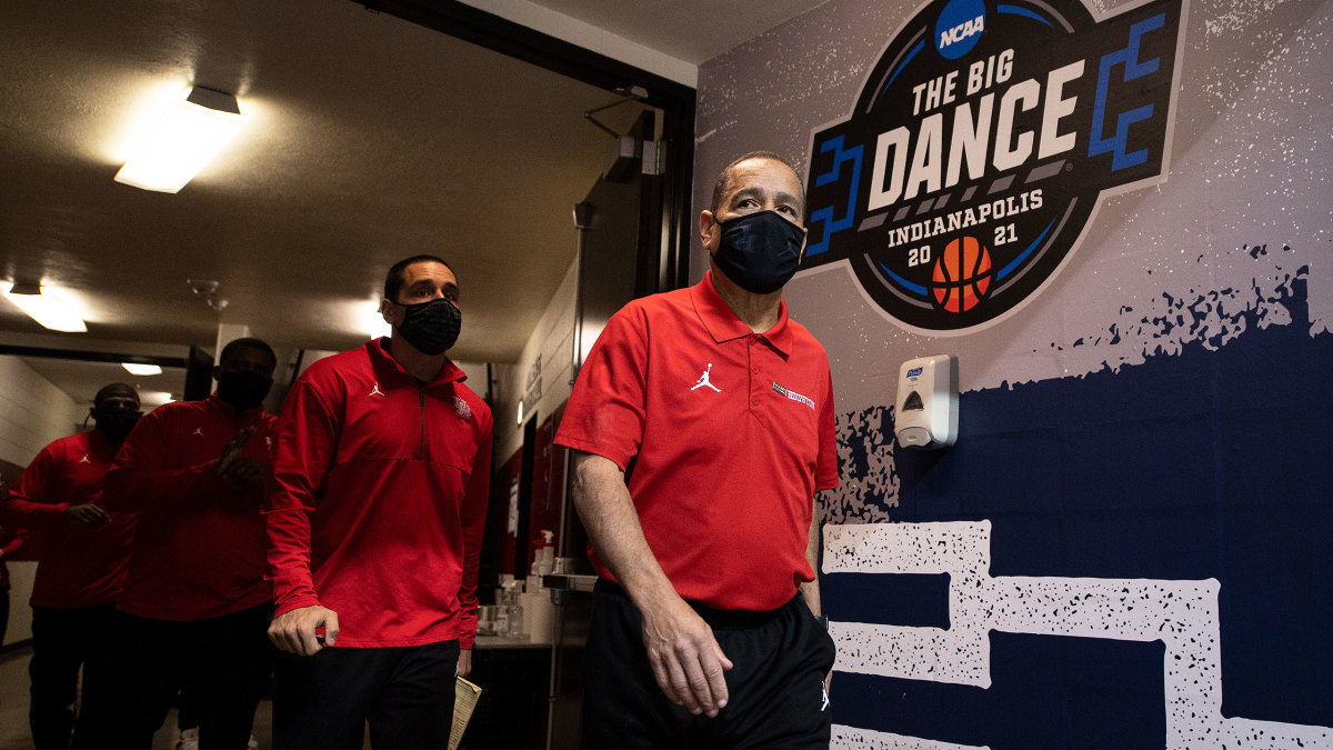 Houston coach Kelvin Sampson