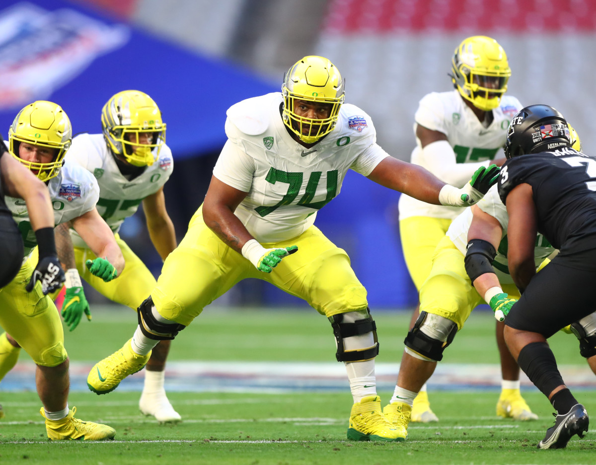Ducks' Youth Along Offensive Line Drawing Early Praise in Spring Football