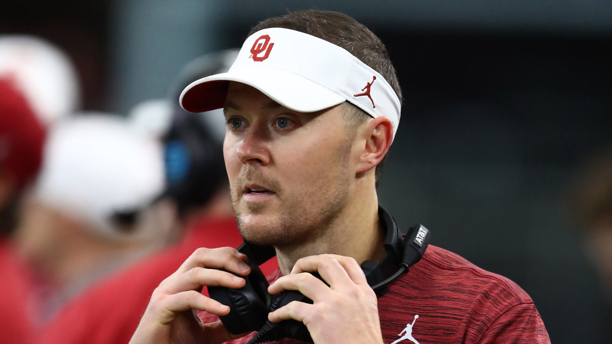 Oklahoma coach Lincoln Riley on the sideline