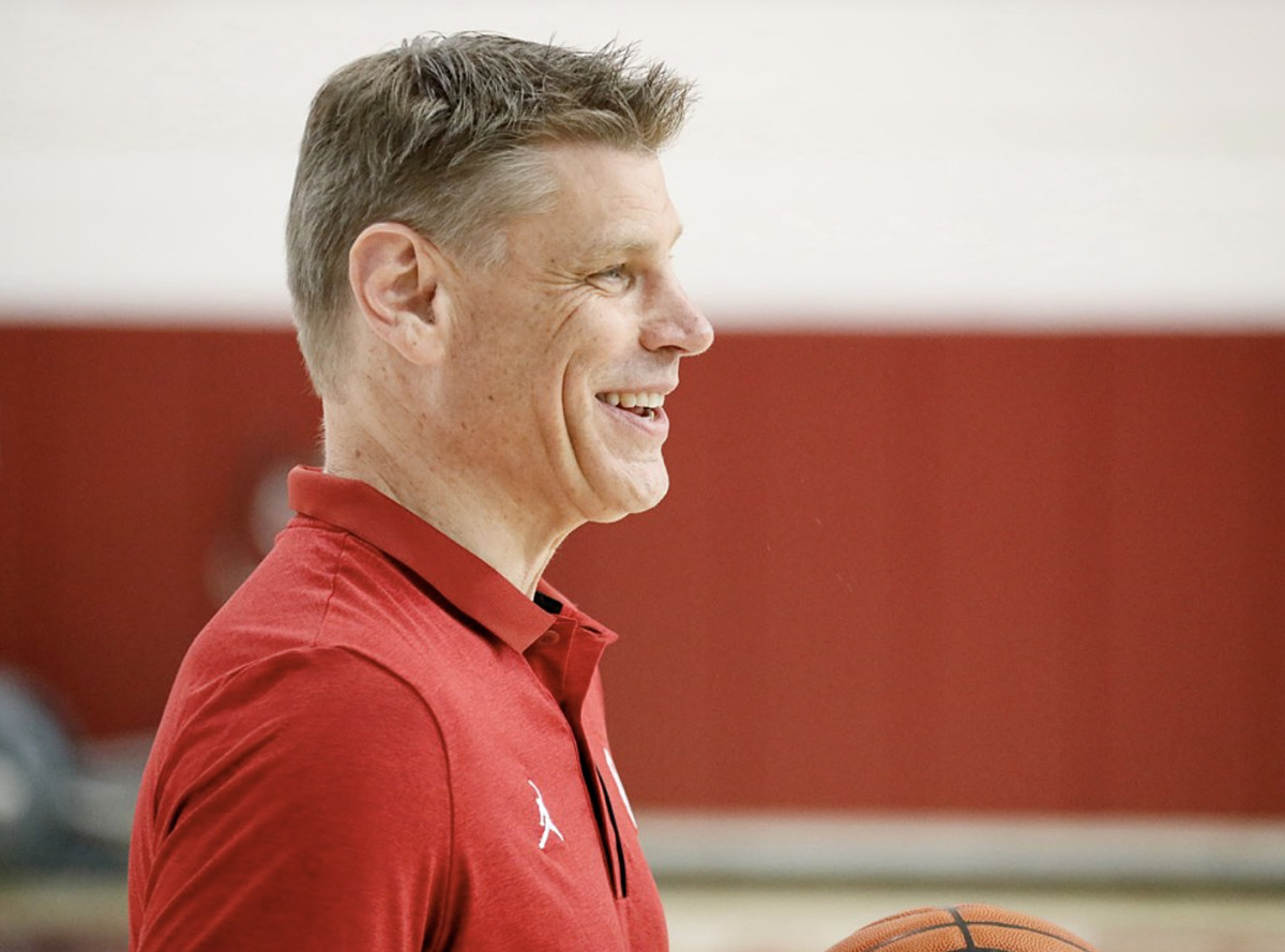 Oklahoma announces Porter Moser's coaching staff - Sports Illustrated  Oklahoma Sooners News, Analysis and More