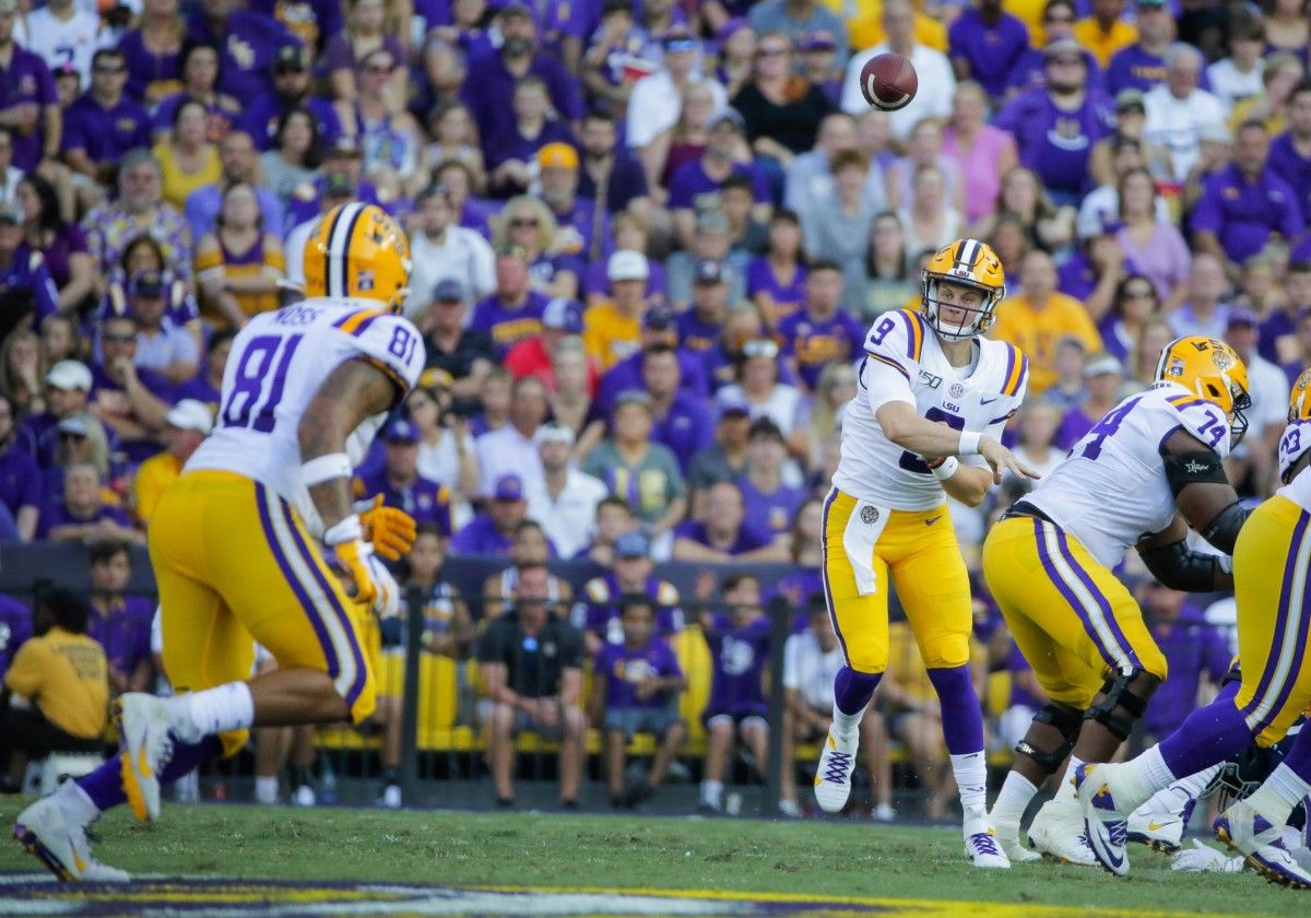 May the Cincinnati Bengals signal Thaddeus Moss and reunite him with Joe Burrow