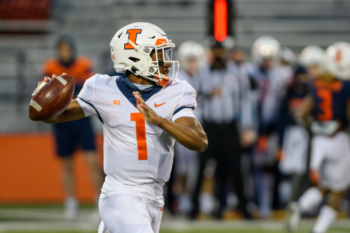 August 28, 2021: Illinois Fighting Illini quarterback Brandon Peters (18)  in action during the NCAA football game between Illinois Fighting Illini vs  Nebraska Cornhuskers at Memorial Stadium in Champaign, Illinois. Dean  Reid/CSM/Sipa