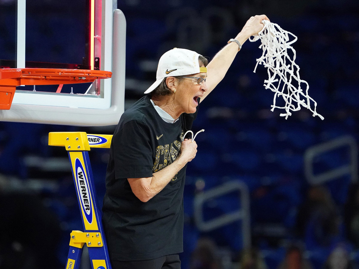 Stanford coach Tara VanDerveer