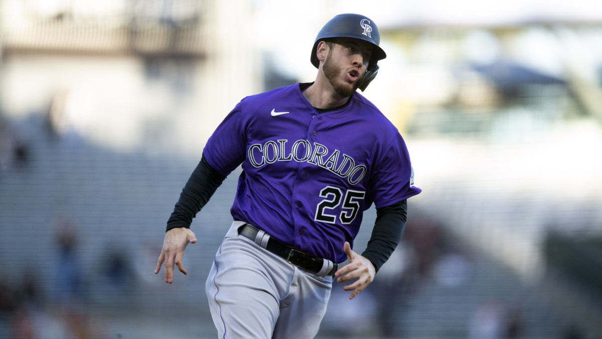 Rockies' C.J. Cron rounds third base