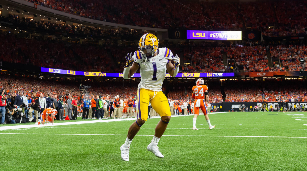 Ja'Marr Chase scores a touchdown as The LSU Tigers take on The Clemson Tigers in the 2020 College Football Playoff National Championship.