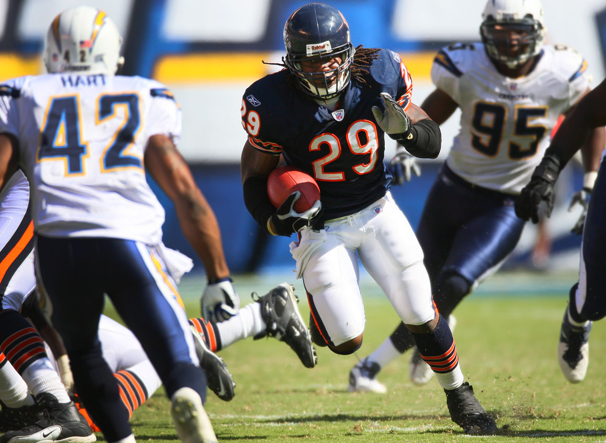 Adrian Peterson of the Bears runs around the edge against the Chargers