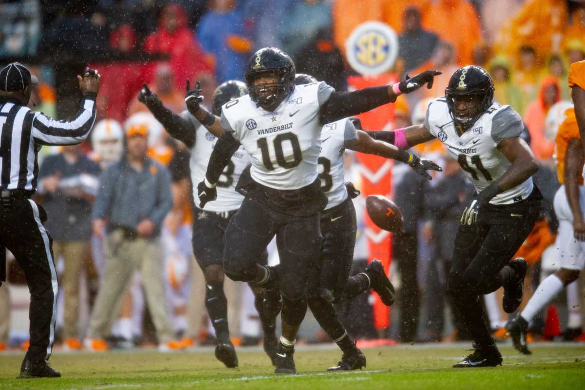 Vanderbilt defensive lineman Dayo Odeyingbo (10) reacts after a play during a game between Tennessee and Vanderbilt at Neyland Stadium in Knoxville, Tenn. on Saturday, Nov. 30, 2019. Utvs Vandy1130