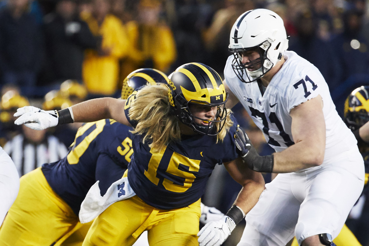 Nov 3, 2018; Ann Arbor, MI, USA; Michigan Wolverines defensive lineman Chase Winovich (15) rushes on Penn State Nittany Lions offensive lineman Will Fries (71) in the second half at Michigan Stadium. Mandatory Credit: Rick Osentoski-USA TODAY Sports