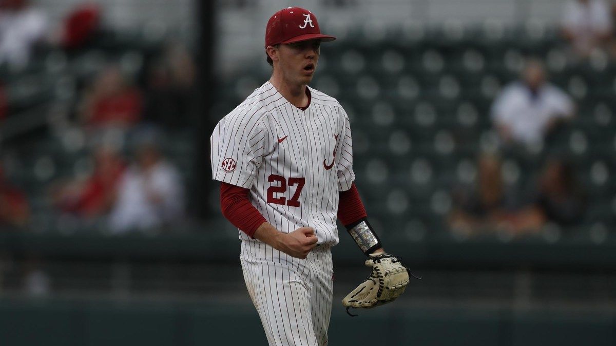 Chase Lee Overcomes Difficulties Against Tennessee in Longest Outing of the Season - Vimarsana News