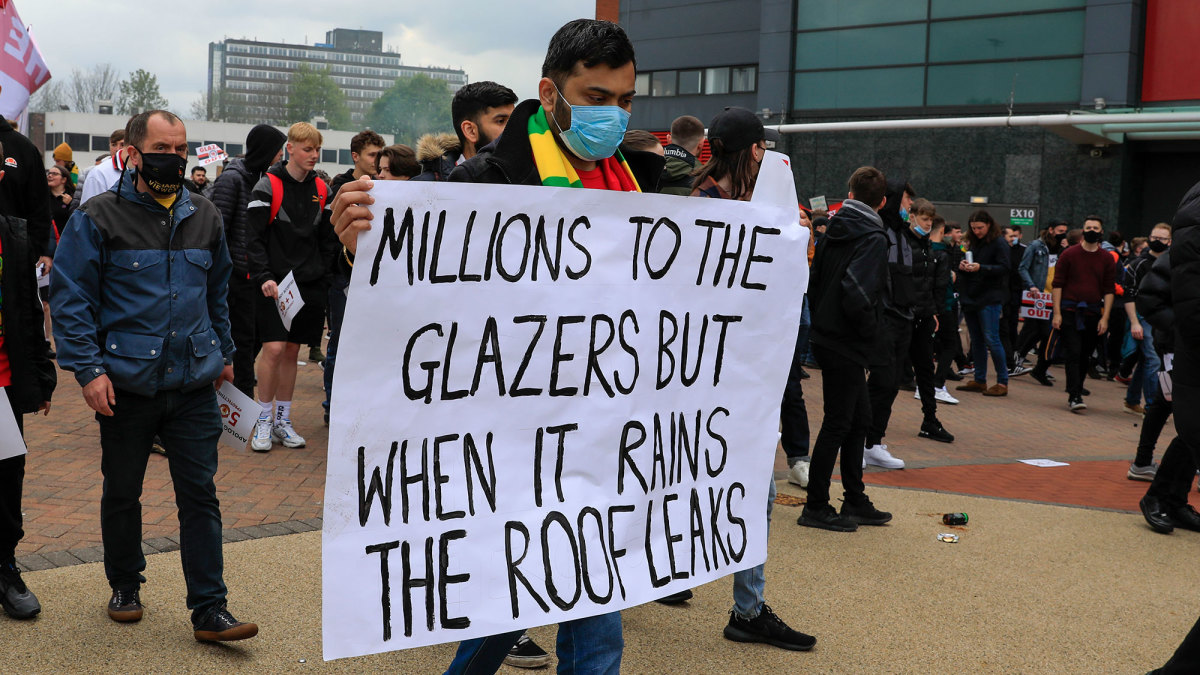Manchester United fans protests the Glazers ownership