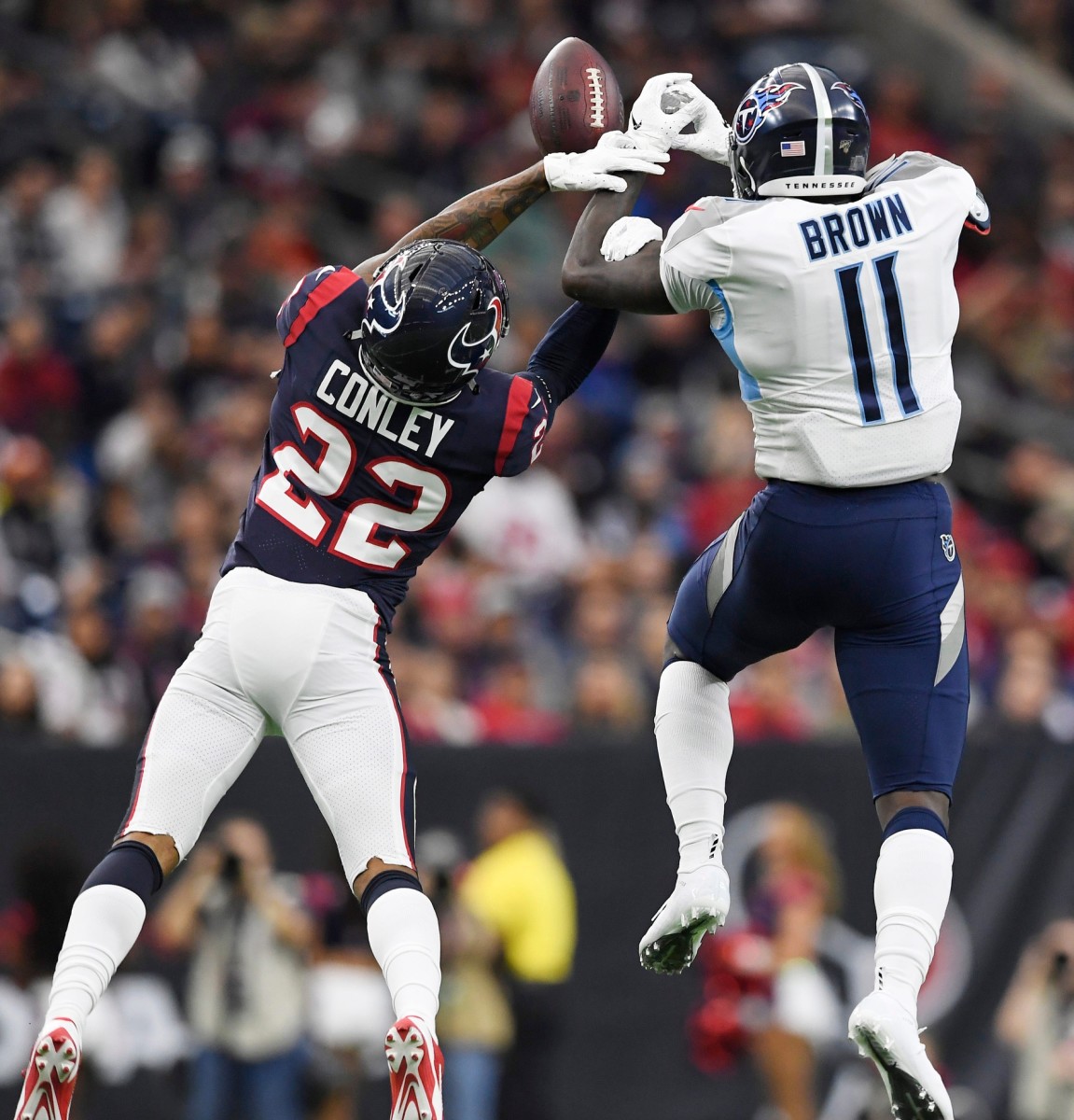Houston Texans cornerback Gareon Conley (22) breaks up a pass intended for Titans receiver A.J. Brown (11) © George Walker IV / Tennessean.com, Nashville Tennessean via Imagn Content Services, LLC