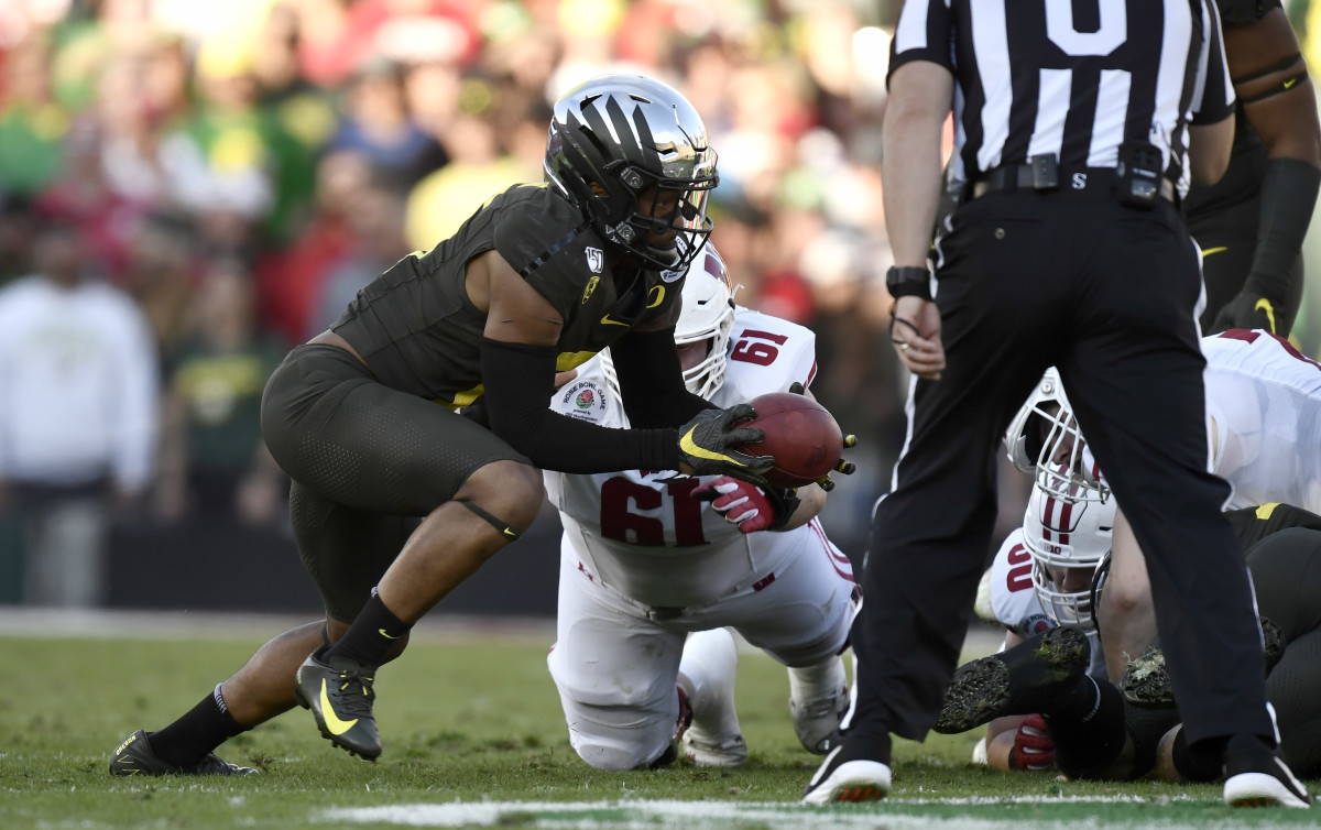Deommodore Lenoir recovers a fumble in the second quarter against the Wisconsin Badgers in the 2020 Rose Bowl in Pasadena, California. 