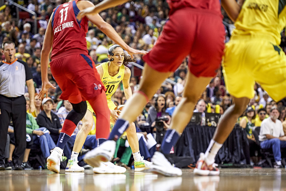 Sue Bird wearing a mask over her nose