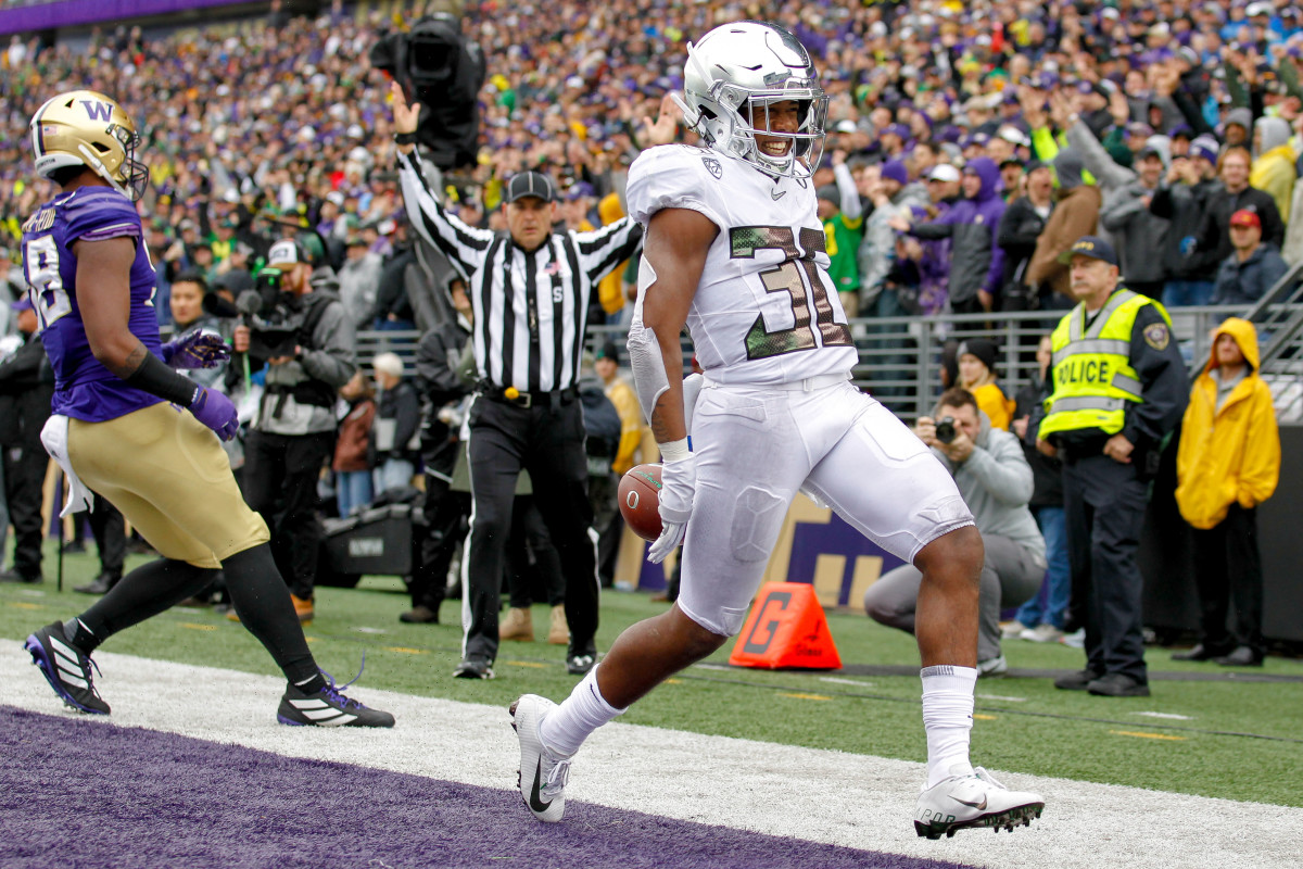 Jaylon Redd glides into the end zone as he scores a touchdown against Washington at Husky Stadium in Seattle, Washington on October 19, 2019.