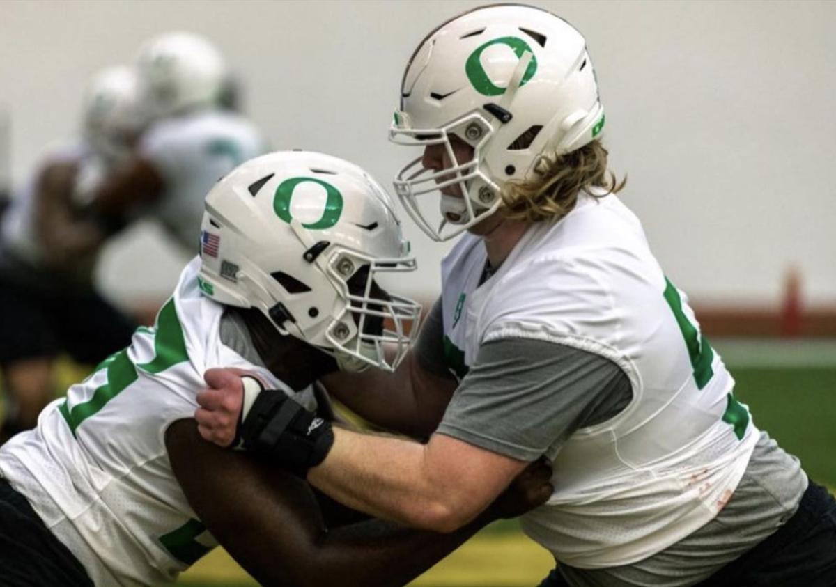 TJ Bass goes up against a teammate in a blocking drill at Oregon football practice.