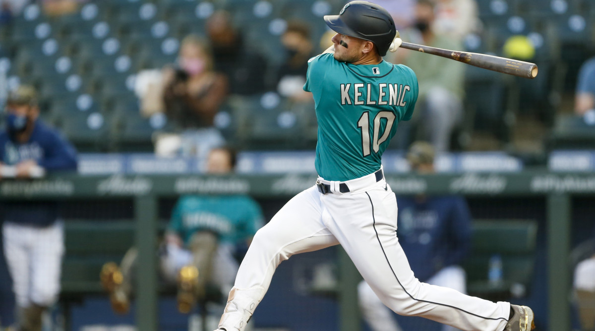 Jarred Kelenic hits his first MLB home run.