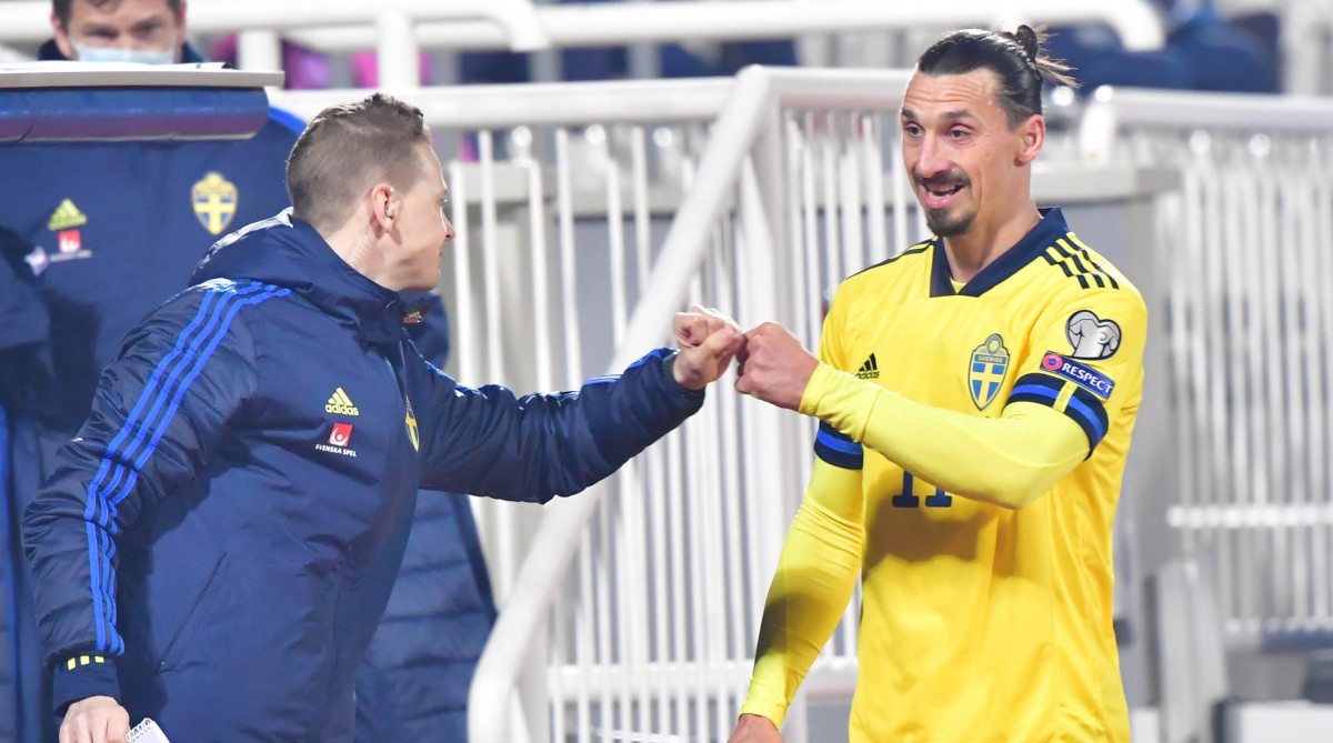 Švédskej hviezde Zlatanovi Ibrahimovičovi bude chýbať Euro 2020 pre zranenie kolena