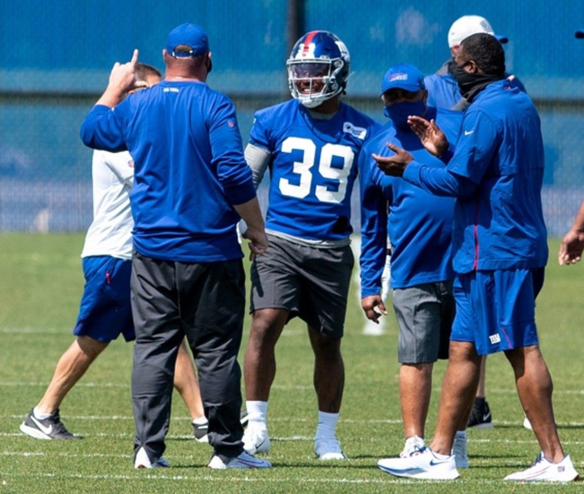 Giants Sign Running Back Corey Clement following Two-Day Rookie Minicamp - Vimarsana News
