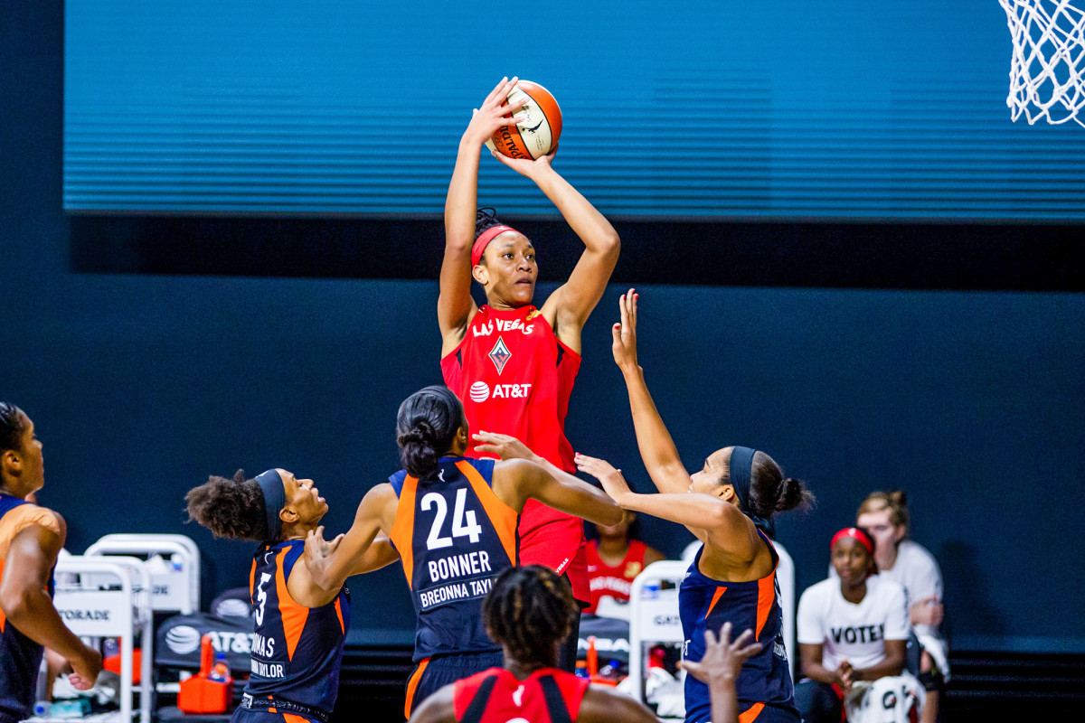 A'ja Wilson shoots over a group of Connecticut defenders