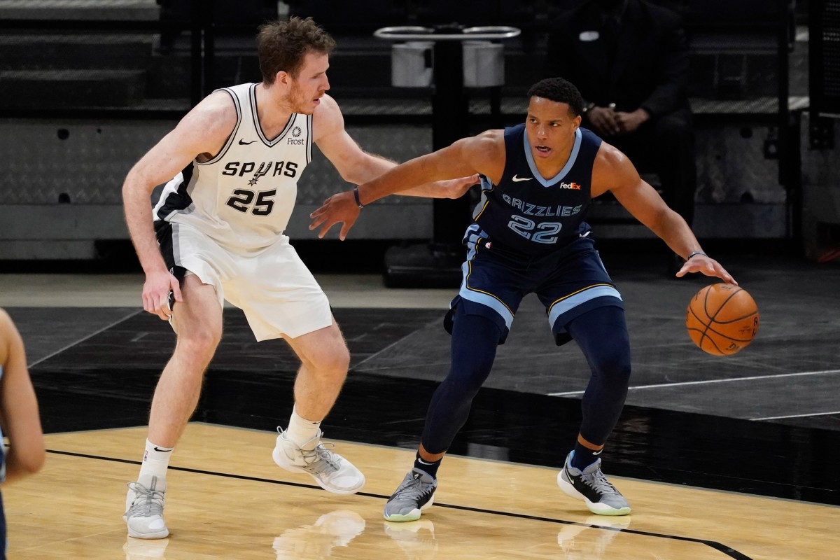 The San Antonio Spurs will take on the Memphis Grizzlies in the 9 vs 10 play-in game