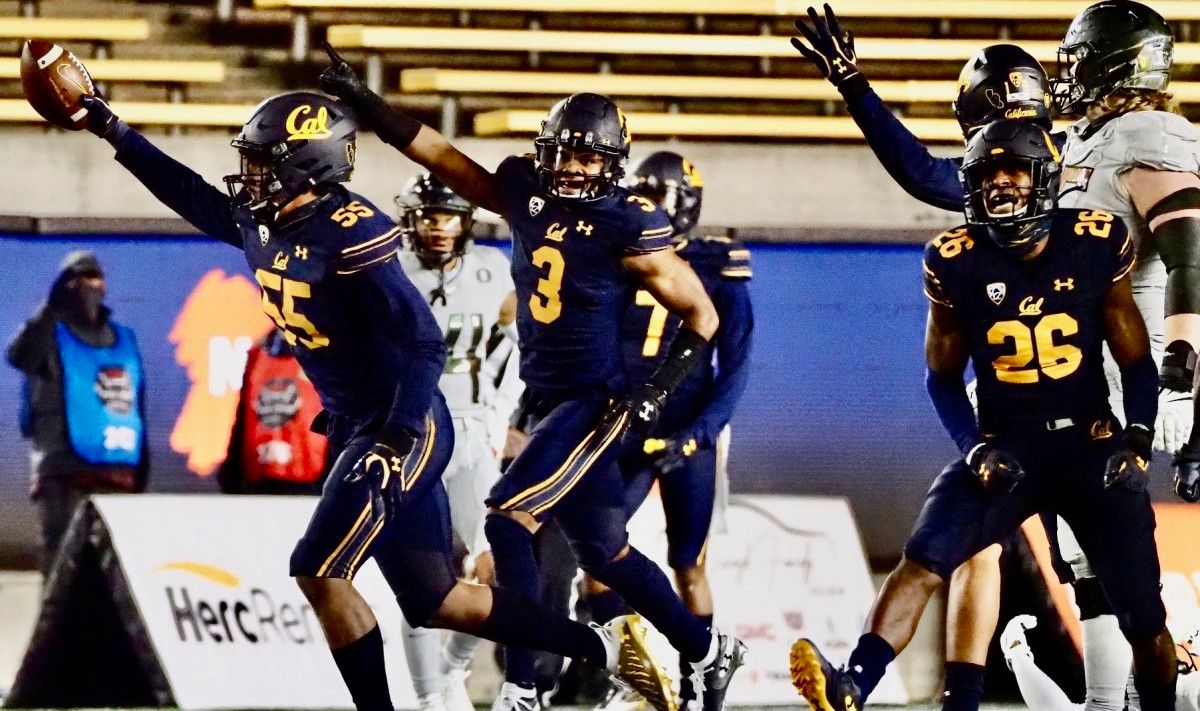 Mo Iosefa (55) celebrates fumble recovery vs. Oregon