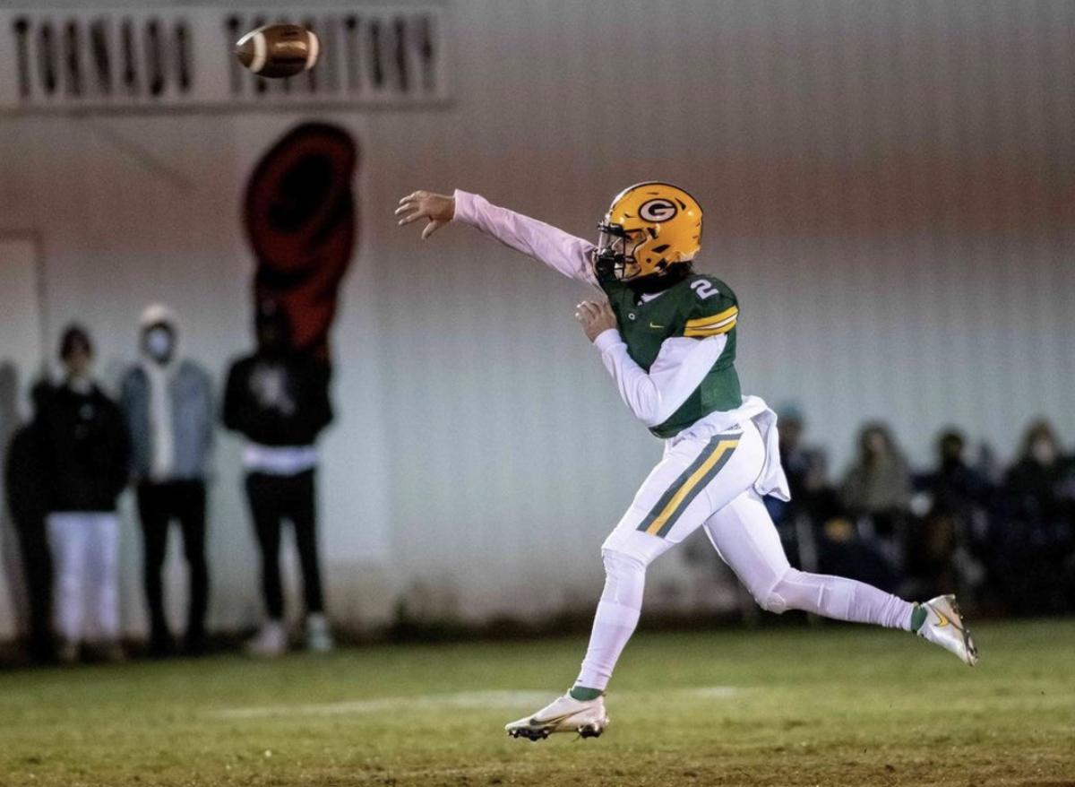 Tanner Bailey slings a pass for the Gordo Green Wave.