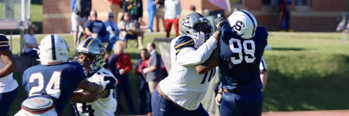 Percy Lewis blocking for Mississippi Gulf Coast Community College.