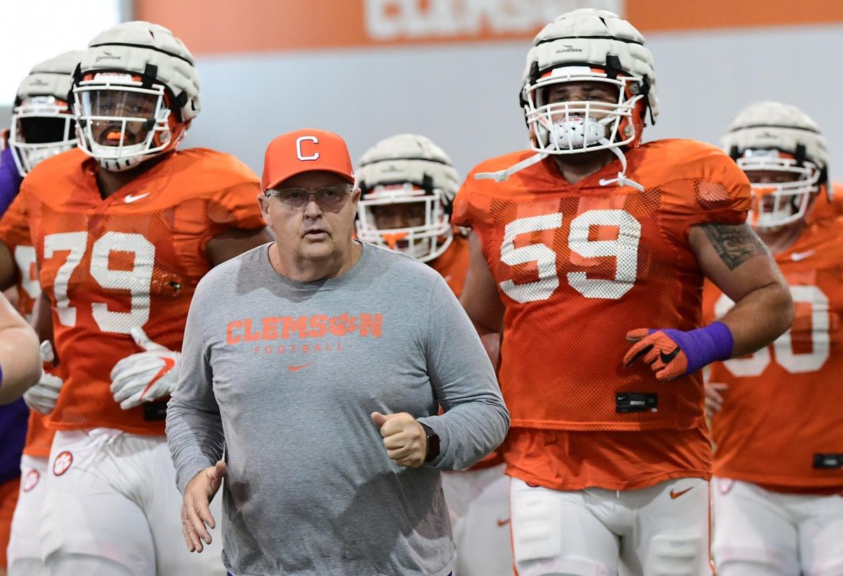 Tiger Tracker: Clemson Looking to Add One More OL in 2022 - Vimarsana News