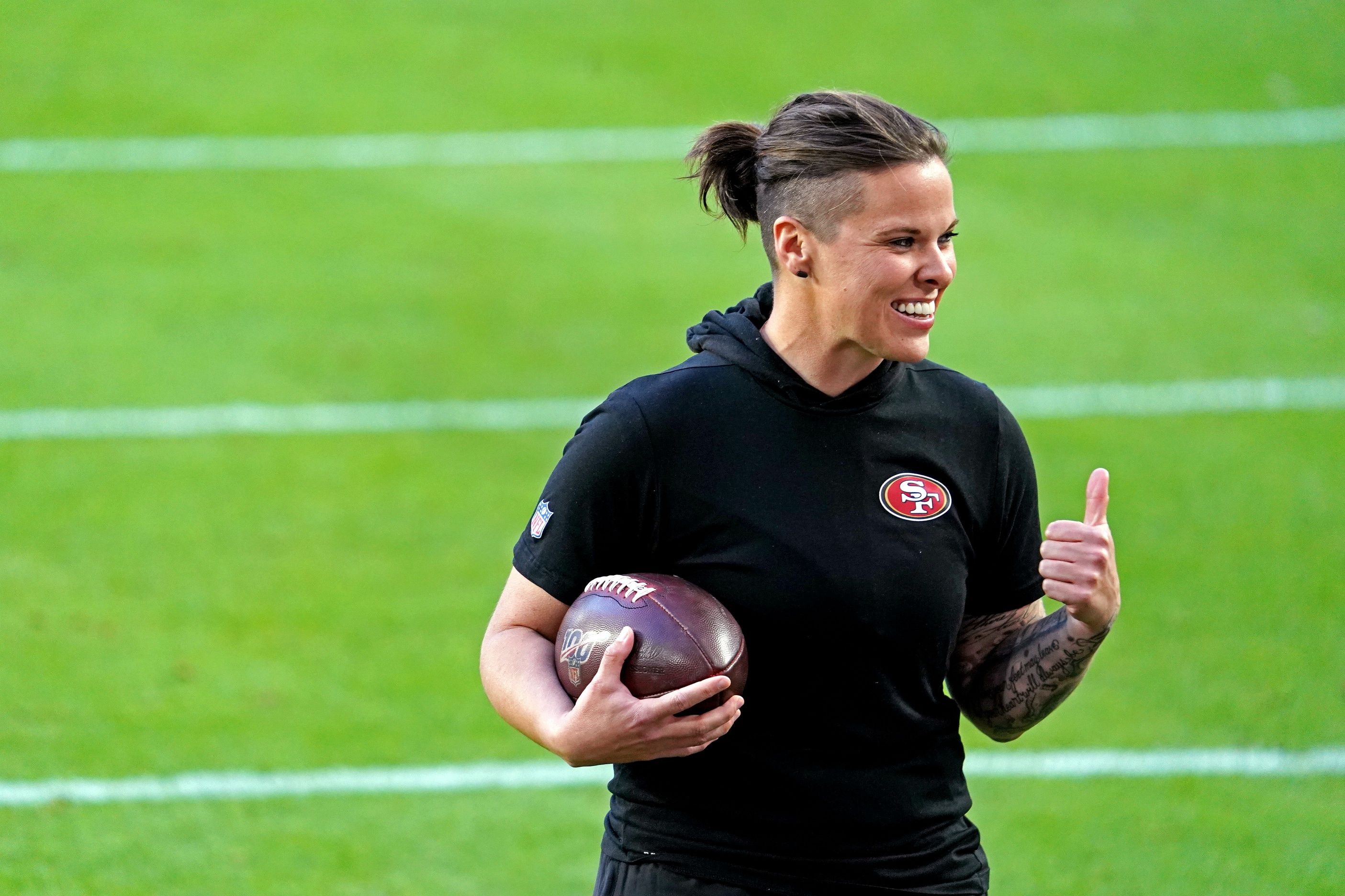Katie Sowers to Join Kansas City Chiefs Through Bill Walsh Diversity Fellowship Program - Sports Illustrated Kansas City Chiefs News, Analysis and More - Vimarsana News