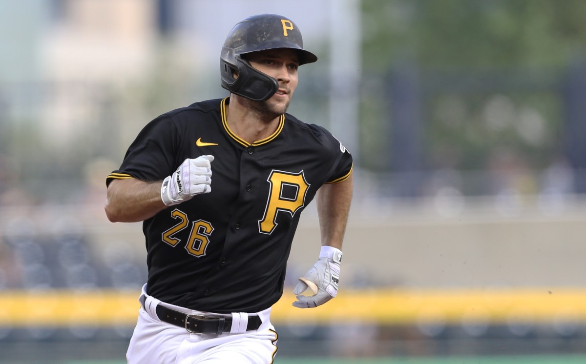 Pirates infielder Adam Frazier rounding bases