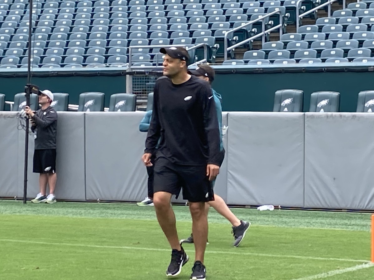 Eagles WR coach Aaron Moorehead at practice on June 4, 2021