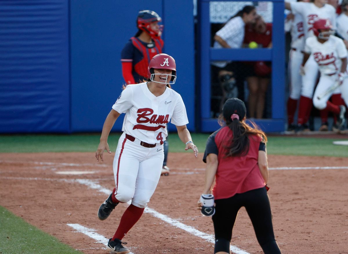 Alabama Players Ecstatic After Abby Doerr's Home Run in WCWS - Vimarsana News