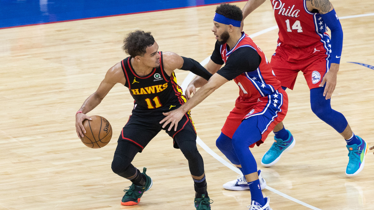 Trae Young of the Atlanta Hawks and Seth Curry of the Philadelphia 76ers
