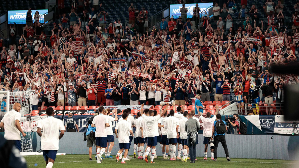 The USMNT celebrates its Nations League title with fans