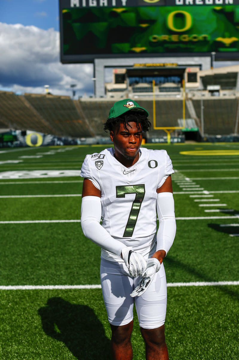 Landon Hullaby rocks a Duck hat and all-white uniforms during his official visit to Oregon.