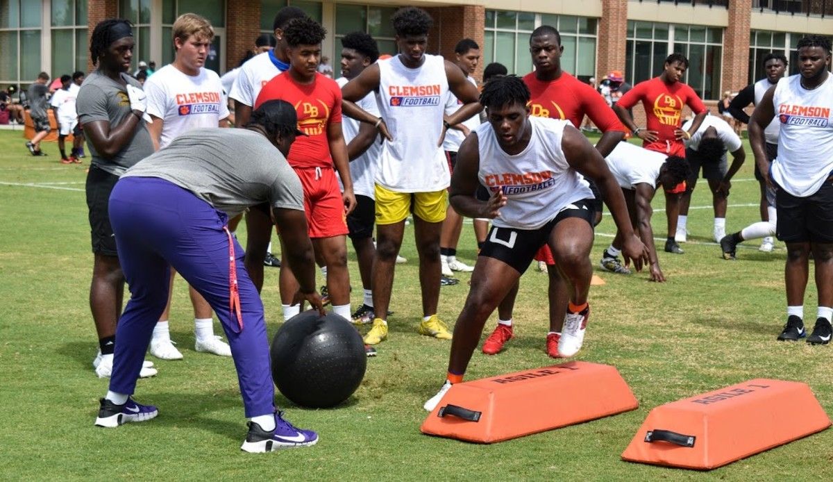 Despite Turnover on Coaching Staff, Clemson Still Top School for 2023 DL Kelby Collins - Vimarsana News
