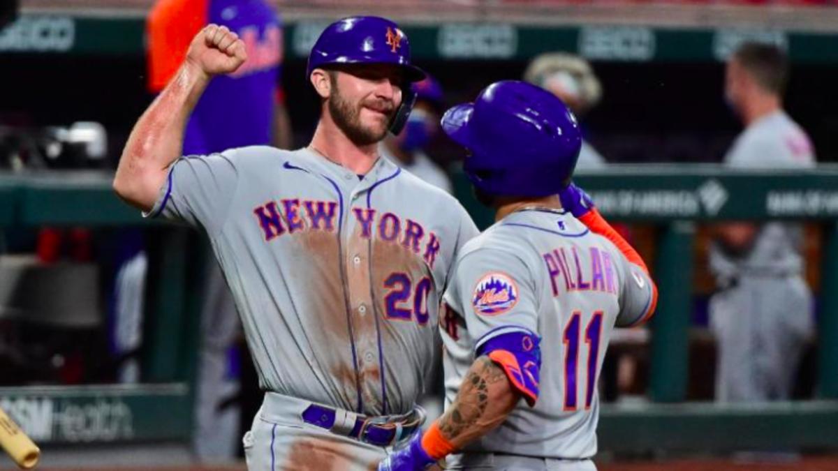 New York Mets hitters' Pete Alonso and Kevin Pillar celebrate a home run