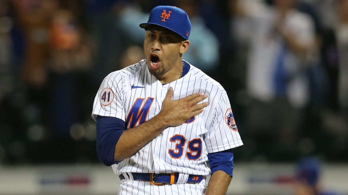 New York Mets relief pitcher Edwin Diaz (39) reacts after defeating the Chicago Cubs at Citi Field.