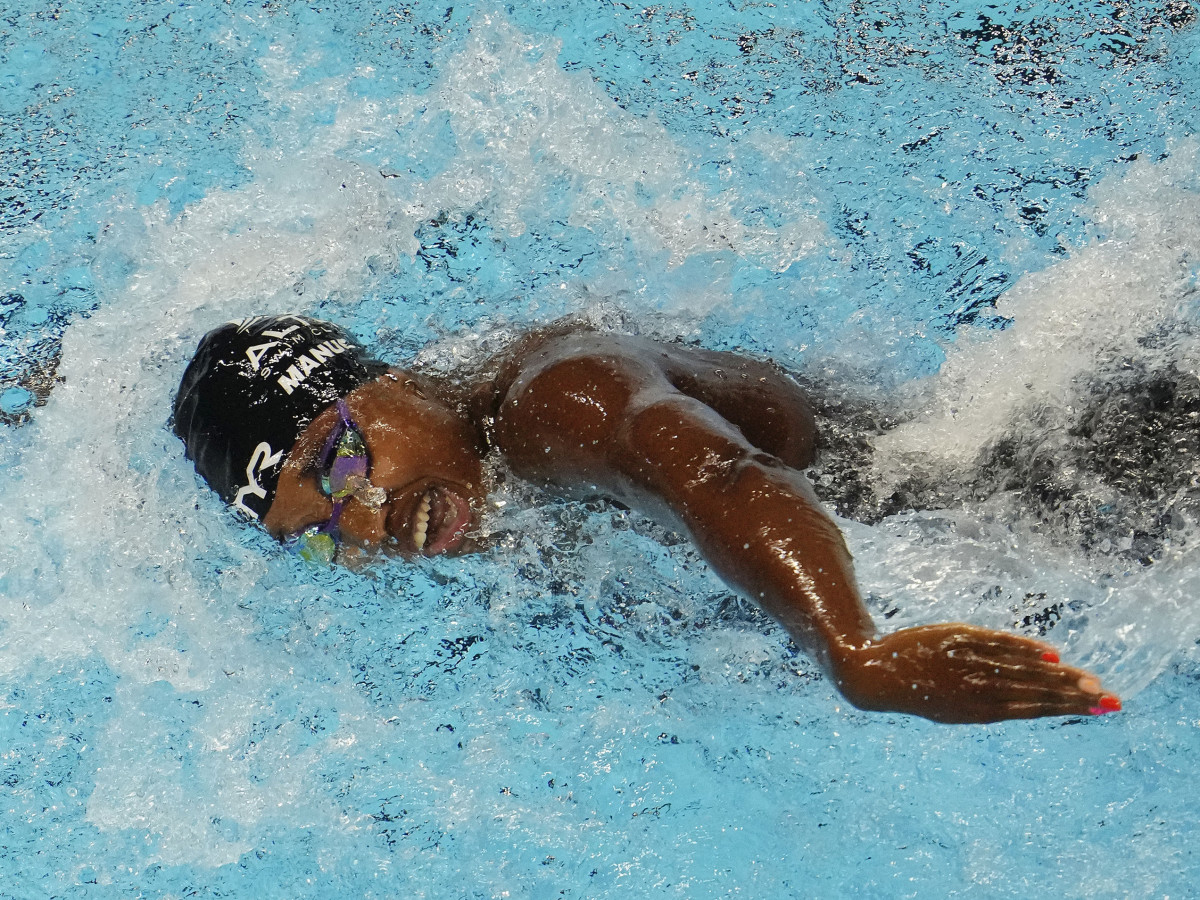 Simone Manuel swims in the Women s 100m Freestyle prelims during the U.S. Olympic Team Trials Swimming competition at CHI Health Center Omaha.