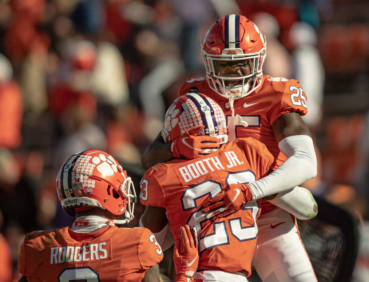 2022 Mock Draft Monday Quarterbacks Slide in a DefenseHeavy Top Ten