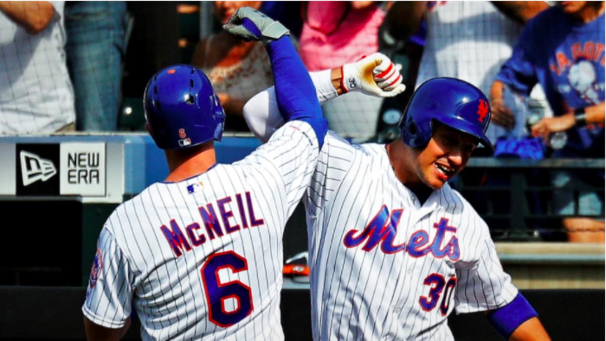 New York Mets' Jeff McNeil and Michael Conforto celebrate a home run