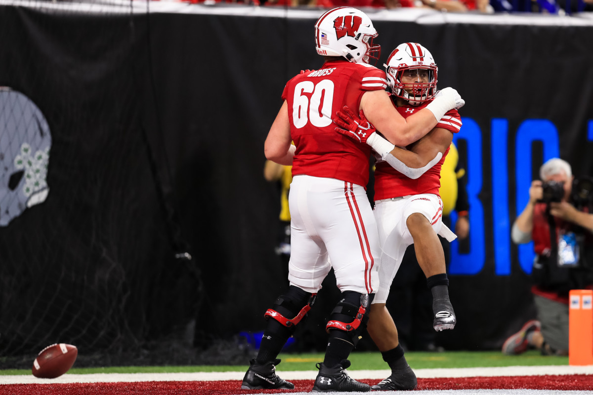 Logan Bruss is a leader on the Wisconsin offense who boasts positional versatility. 