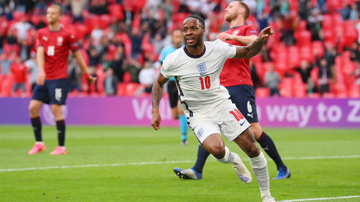 Raheem Sterling scores for England vs. Czech Republic