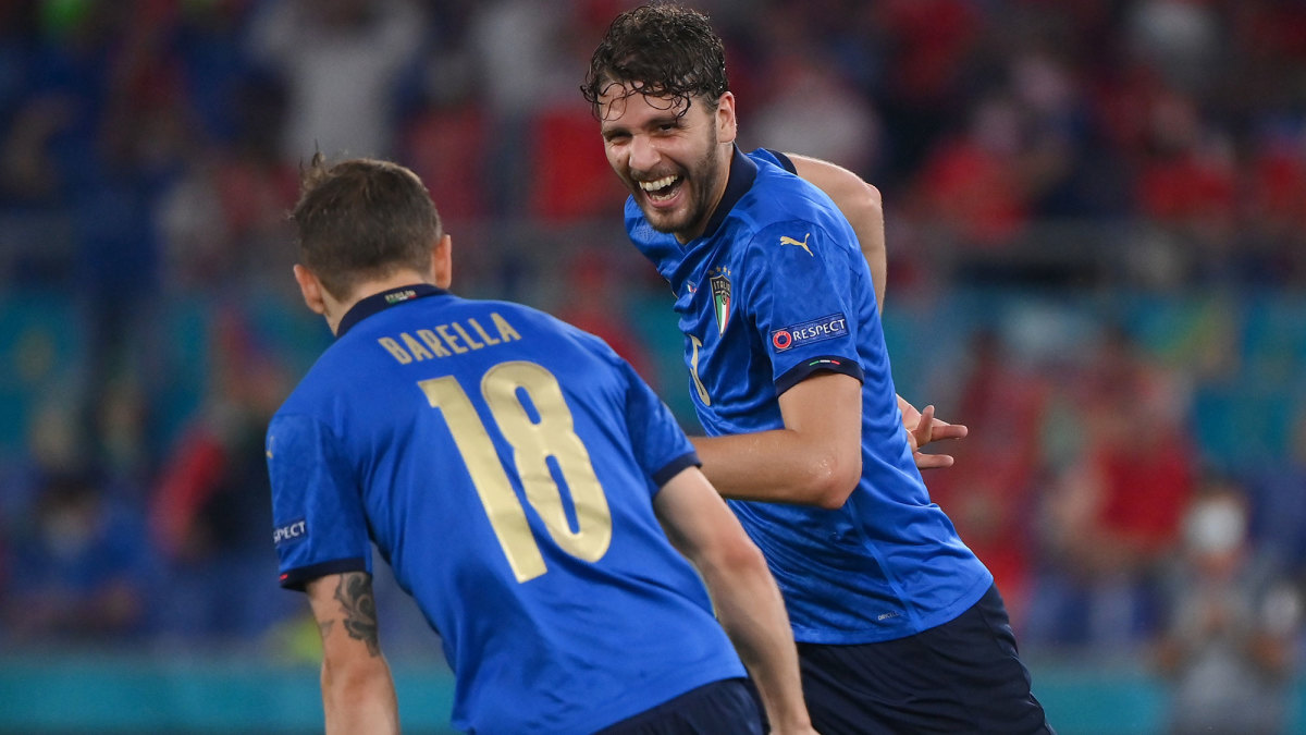 Manuel Locatelli scores for Italy at Euro 2020
