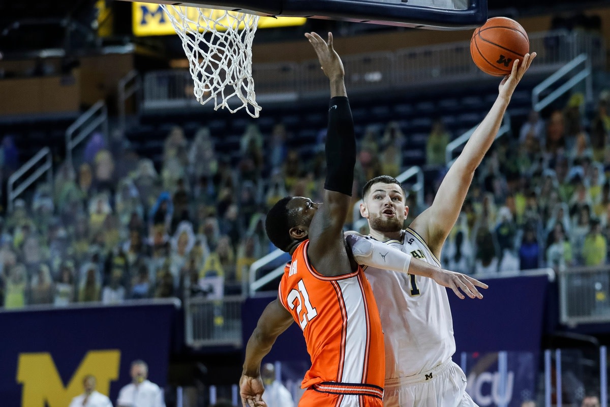 Michigan's Hunter Dickinson puts up a shot over Illinois' Kofi Cockburn during a game in March in Ann Arbor, Mich. Both withdrew from the NBA Draft process on Tuesday (USA TODAY Sports)