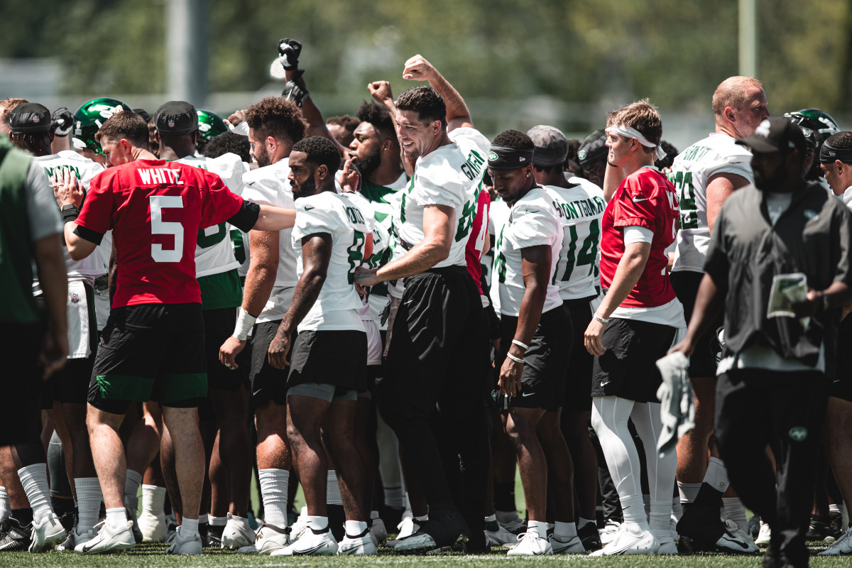 New York Jets practicing during minicamp