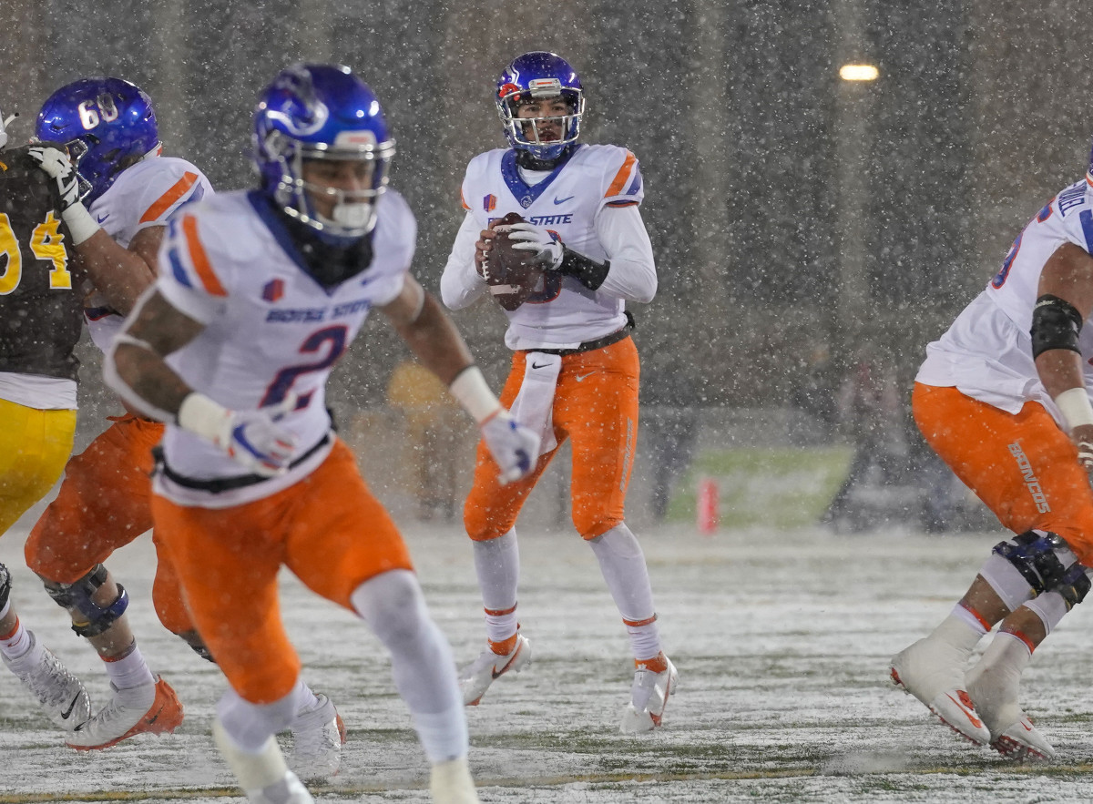 Boise State WR Khalil Shakir (#2) and QB Hank Bachmeier