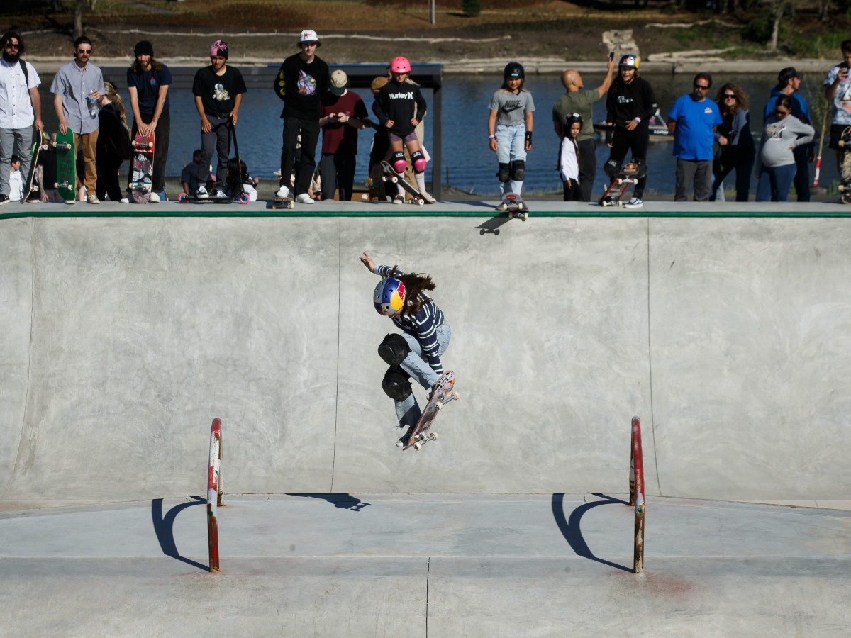 Brighton Zeuner-skateboarding