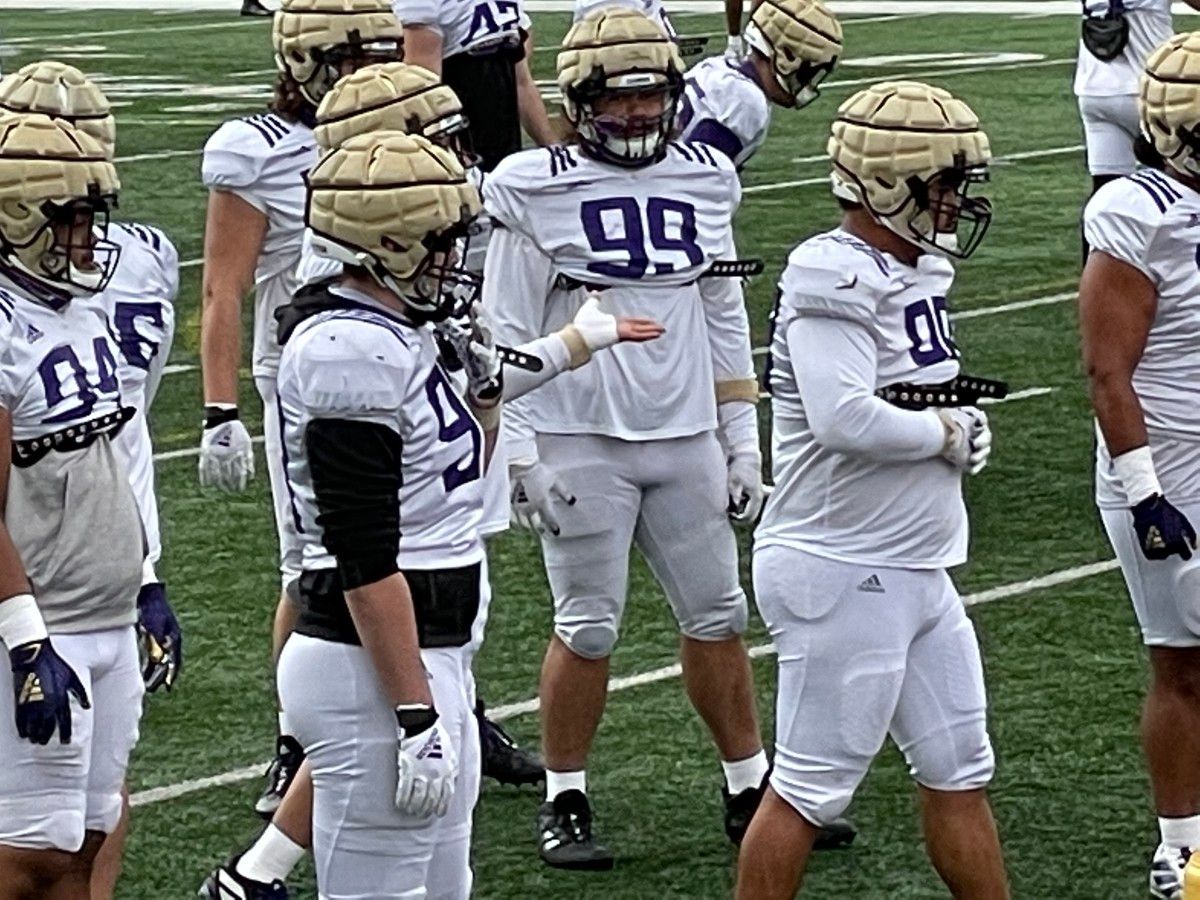 Faatui Tuitele Sits On Cusp Of Playing Time Keeps The Faith For Washington Huskies Sports 