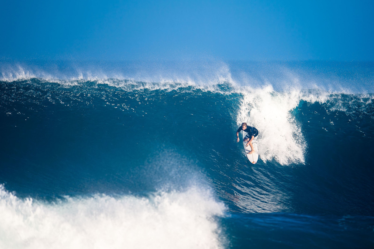 kolohe-andino-surfing-big-wave